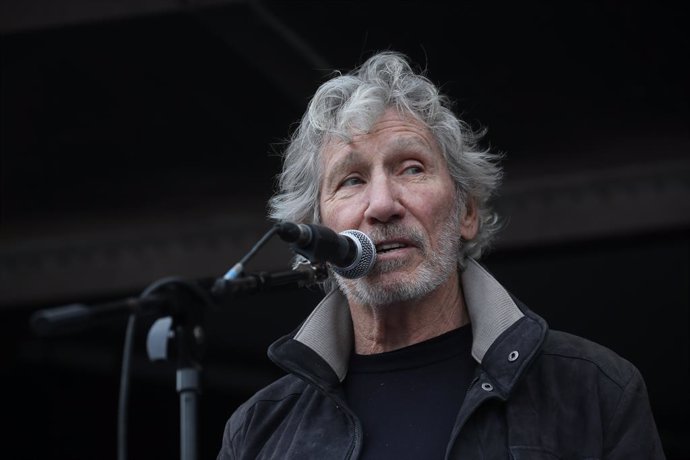 22 February 2020, England, London: Pink Floyd bassist Roger Waters speaks to crowds gathered in Parliament Square in Westminster, protesting Julian Assange's imprisonment and extradition. Photo: Isabel Infantes/PA Wire/dpa