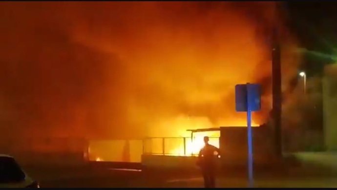 Incendio en Calahorra que ha afectado al almacén de envases de Diasa Industrial
