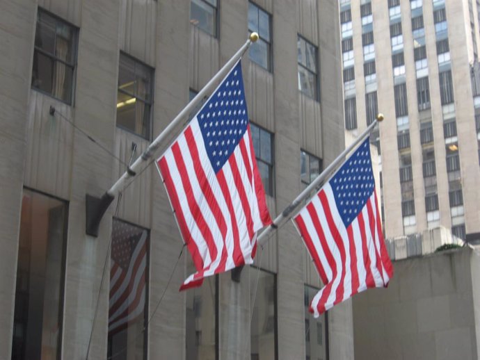 Coronavirus.- Las banderas de EEUU en edificios institucionales ondearán a media