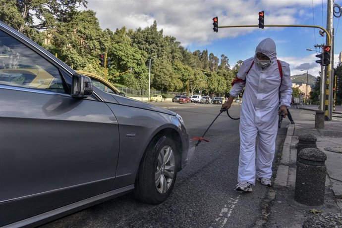 Trabajos de desinfección frente al coronavirus en Bogotá