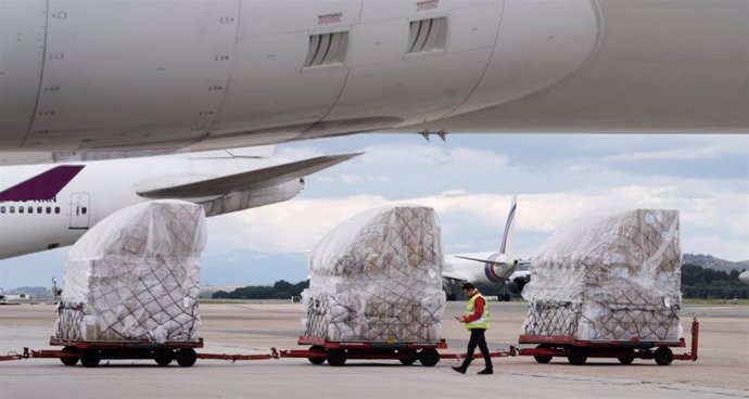 13 Avión Con Material Sanitario De La Comunidad De Madrid