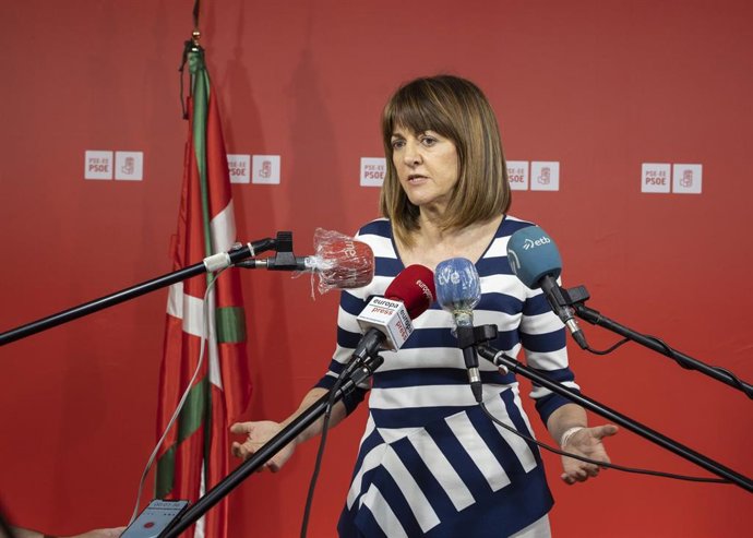 La secretaria general del PSE-EE, Idoia Mendia, en declaraciones a los medios de comunicación