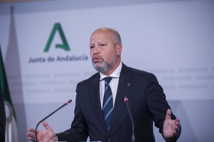 Rueda de prensa posterior a la reunión semanal del Consejo de Gobierno de la Junta de Andalucía con el consejero de Educación y Deporte, Javier Imbroda, foto de archivo