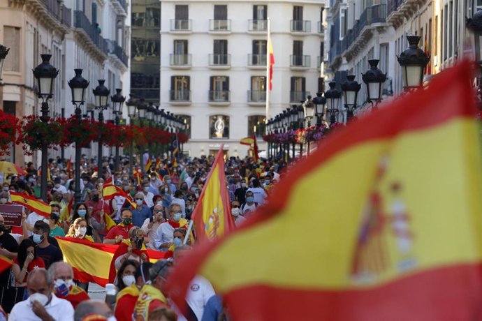 Protestas en la céntrica calle Larios de Málaga contra la gestión del Gobierno durante el Estado de Alarma por el COVID-19. Málaga a 21 de mayo 2020