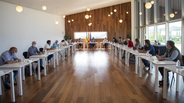 Reunión de la Mesa de Desescalada Rural en la que participan la presidenta del Gobierno de La Rioja, Concha Andreu, la consejera de Salud, Sara Alba, la consejera de Agricultura, Ganadería, Mundo Rural, Territorio y Población, Eva Hita, y varios director
