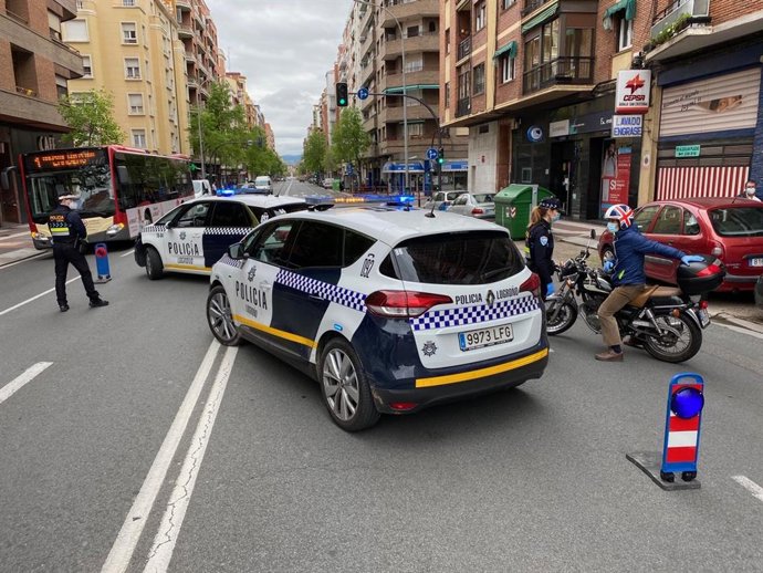 Control policial en Vara de Rey de Logroño