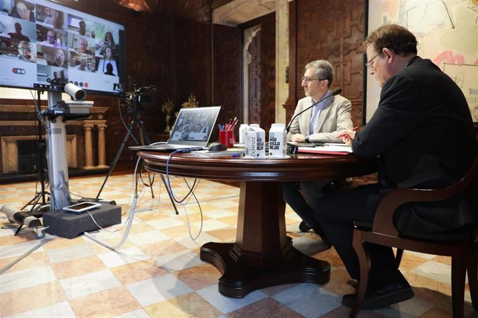 Reunión de Puig y Arcadi España con expertos