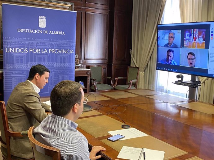 Javier Aureliano García y Fernando Giménez, en la reunión con Endesa