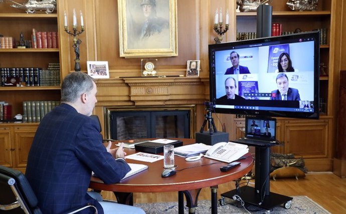 El rey mantiene una reunión por videoconferencia con representantes del Centro Español de la Logística