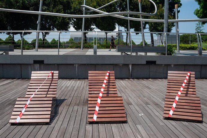 May 5, 2020 - Singapore, Republic of Singapore: During the partial lockdown cordoned off deckchairs remain empty along the waterfront promenade in Marina Bay.