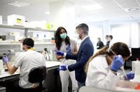 El Hospital La Paz investiga las causas por las que el sistema inmunológico "se agota tan rápido" con Covid-19