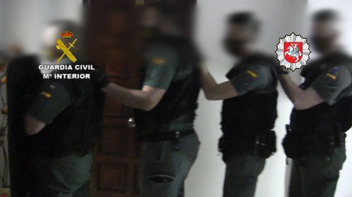 La Guardia Civil libera a 8 víctimas de trata de seres humanos con fines de explotación laboral