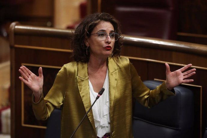 La ministra d'Hisenda, María Jesús Montero, intervé durant el ple del Congrés, Madrid (Espanya), 20 de maig del 2020.
