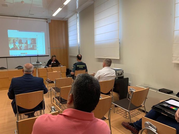 Reunión en la Delegación del Gobierno para preparar la apertura de centros comerciales