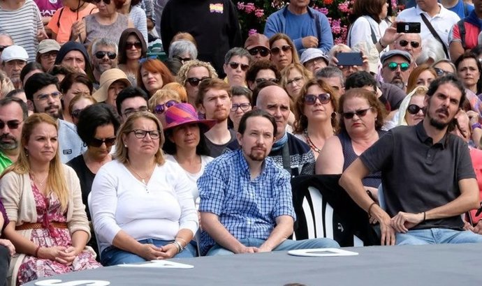 Santana, Pita y Alberto Rodríguez junto al reelegido secretario general de Podemos, Pablo Iglesias