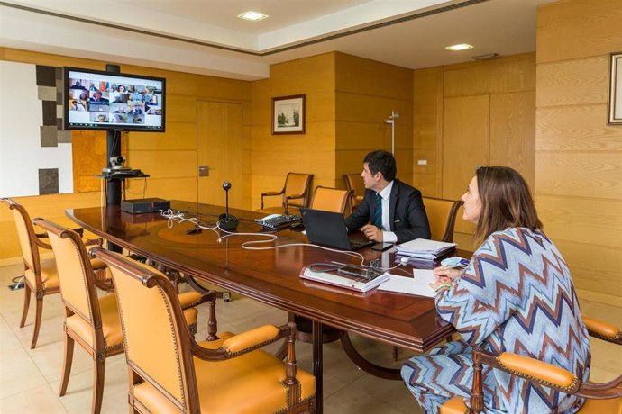 La consejera de Justicia, Paula Fernández, y el director del área, en la reunión telemática de la Comisión de Justicia con el Ministerio, el CGPJ y Fiscalía