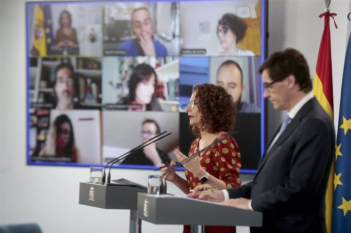 La ministra de Hacienda y portavoz del Gobierno, María Jesús Montero y el ministro de Sanidad, Salvador Illa, comparecen en rueda de prensa. En Madrid, (España), a 22 de mayo de 2020.