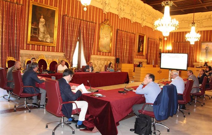 El alcalde de Sevilla, Juan Espadas, preside el consejo asesor del 'Plan 8' de reactivación del turismo en la ciudad.