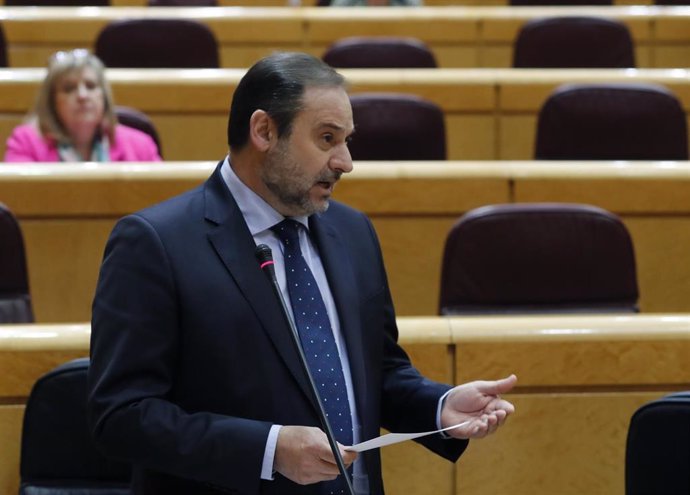 El ministro de Transportes, Movilidad y Agenda Urbana, José Luis Ábalos, durante su intervención este martes en la sesión de control al Gobierno en el Senado, en Madrid (España), a 5 de mayo de 2020.
