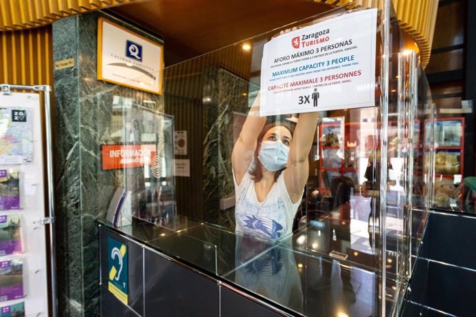 Preparativos de una Oficina de Turismo para adaptarla a la pandemia