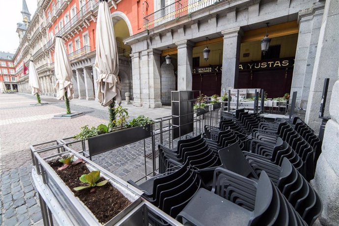 Terraza cerrada en el local Casa Yustas en la Plaza Mayor de Madrid.