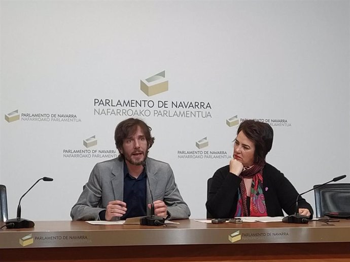 Mikel Buil y Ainhoa Aznárez, de Podemos.