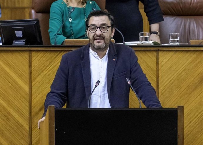 El diputado de Adelante Andalucía Guzmán Ahumada, en una foto de archivo en el Parlamento andaluz.