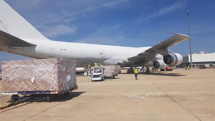 El corredor sanitario del Aeropuerto de Ciudad Real con China facilita la entrada de 26 millones de mascarillas