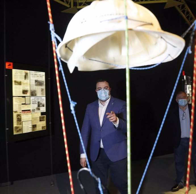 El Presidente del Principado, Adrián Barbón, visita el Centro de Arte Rupestre Tito Bustillo en Ribadesella.