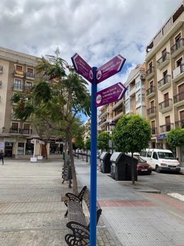 Ayuntamiento de Huelva renueva la señalización turística del centro de la ciudad.