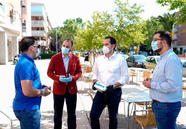 El vicepresidente de la Comunidad de Madrid, Ignacio Aguado, el consejero de Economía, Manuel Giménez, y el alcalde de Valdemoro, Sergio Parra.