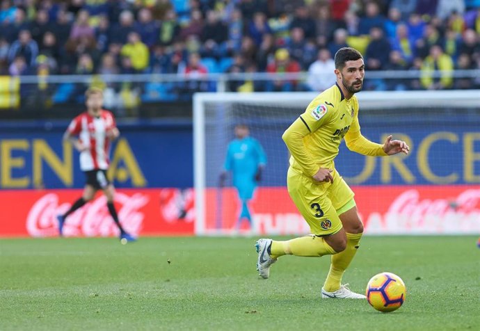 El jugador español Álvaro González en un partido con el Villarreal