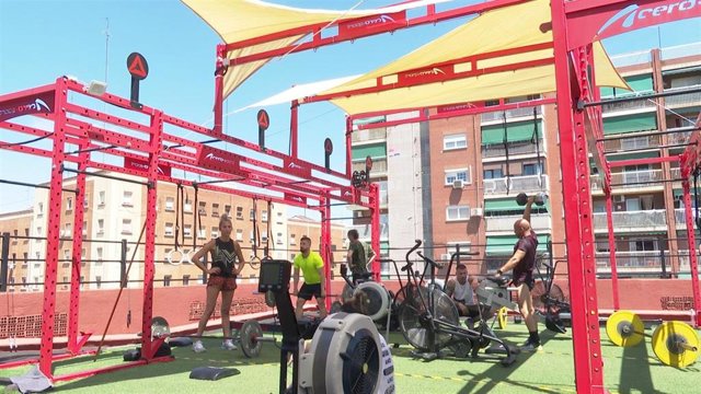 Gimnasio en València abre sus puerta en fase 1 tras habilitar una terraza en sus instalaciones