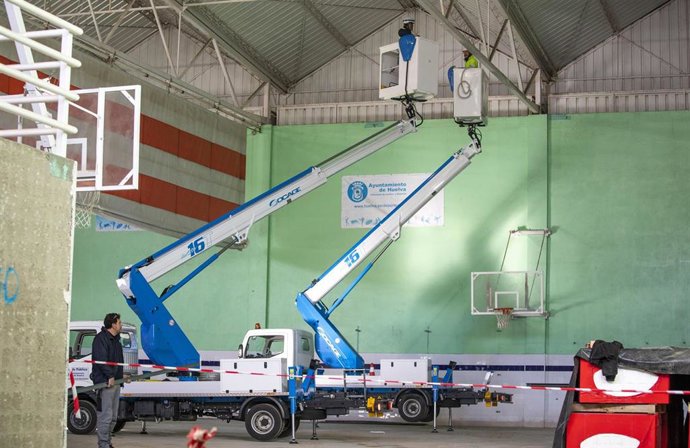 Obras en el polideportivo Diego Lobato