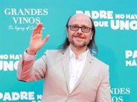 Santiago Segura carga contra la "España de fachas y de rojos, de malos y buenos" y llama a la "concordia"