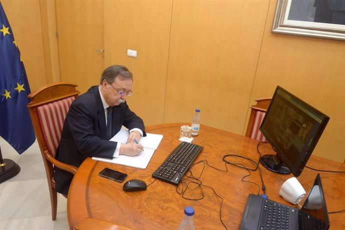 Ceuta anuncia a Sánchez que cerrará uno de los polideportivos donde alberga a 127 marroquíes