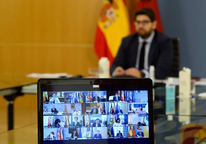 El presidente regional durante la videoconferencia de presidentes autonómicos