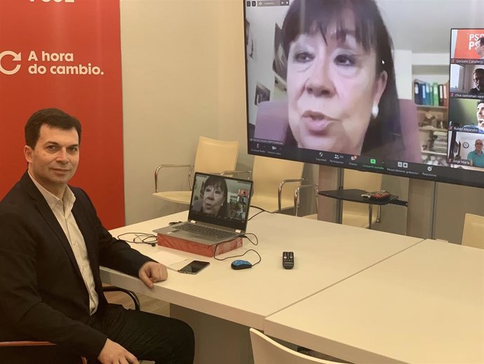 El líder del PSdeG, Gonzalo Caballero, en un encuentro virtual con su militancia y la presidenta del PSOE, Cristina Narbona