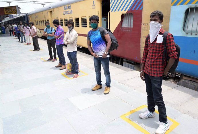 Un grupo de trabajadores repatriados a India