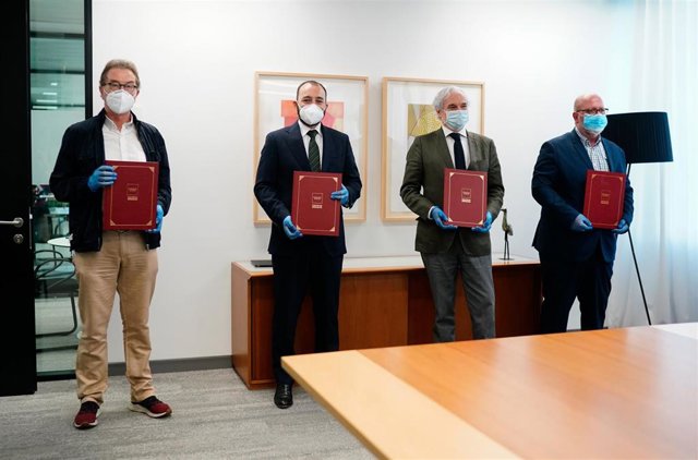 Firma de los agentes sociales de un acuerdo para la prevención de riesgos laborales asociados al Covid-19 en la Comunidad de Madrid