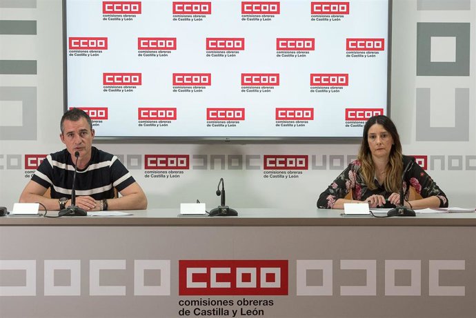 La secretaria de Mujer y Políticas de Comisiones en Castilla y León, Yolanda Martín, y el secretario regional de CCOO Servicios, Marcos Gutiérrez.