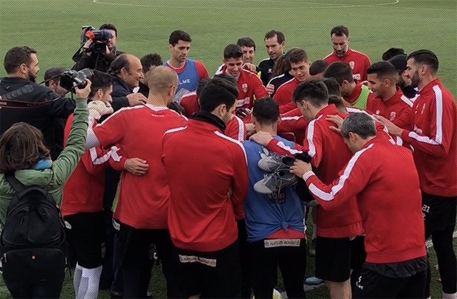 Varios jugadores de la UD Logroñés celebran un triunfo