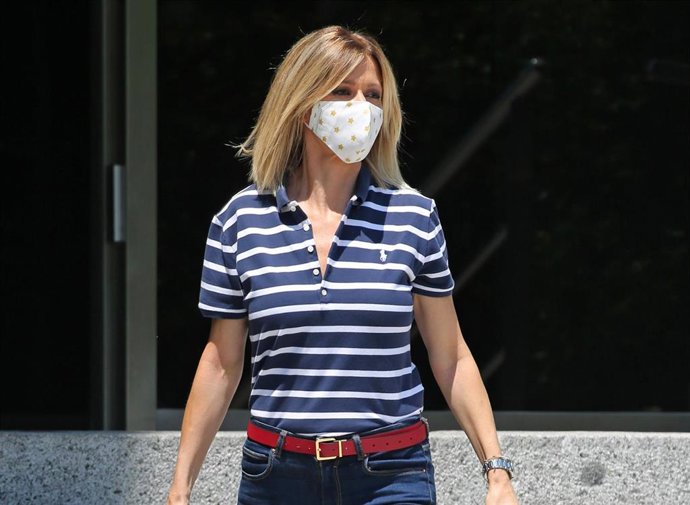 Susanna Griso  protegida con mascarilla