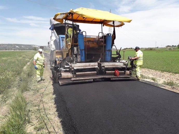 Obras en una carretera de la provincia de Palencia.