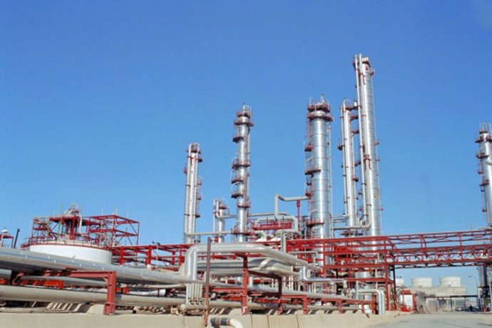 La Refinería La Rábida de Cepsa. 