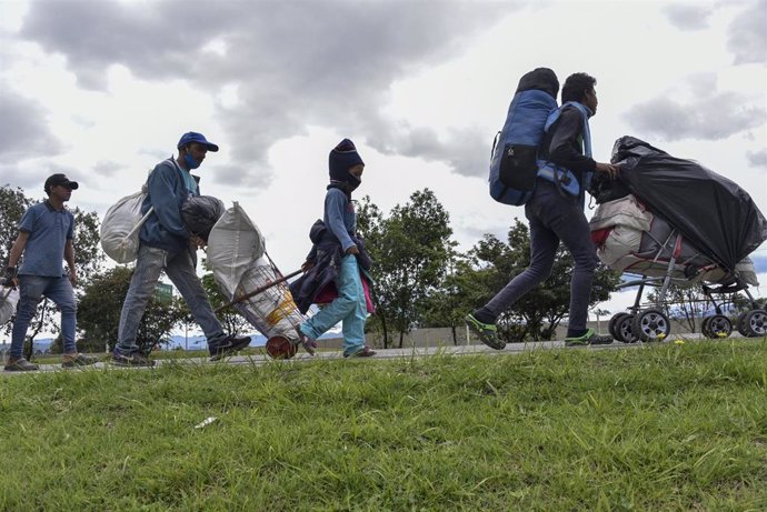 Migrantes venezolanos vuelven a su país desde Colombia por la pandemia de coronavirus