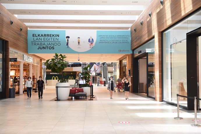 Los establecimientos del centro comercial Garbera abren sus puertas en la fase 2 de la desescalada