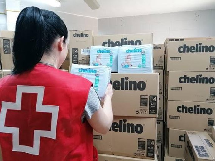 Kit de productos de limpieza entregados por Cruz Roja, la Caixa y CajaCanarias