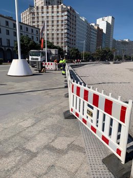 Vallas para controlar los accesos en las playas de A Coruña