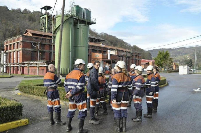 Los alumnos del primer Curso de Experto Universitario en Patrimonio Industrial que se imparte en Asturias.